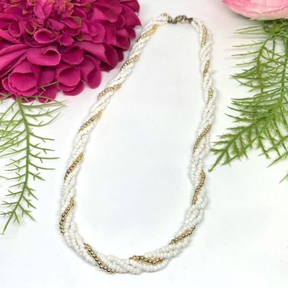 VINTAGE⚜️MILK GLASS & Golden Dainty Beaded Twisted Necklace